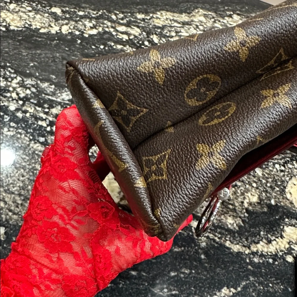 ♥️Louis Vuitton Saint Michael Epi Monogram - Picture 15 of 16